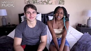 Xnxx anal negra gostosa gozando com pau branco no cu